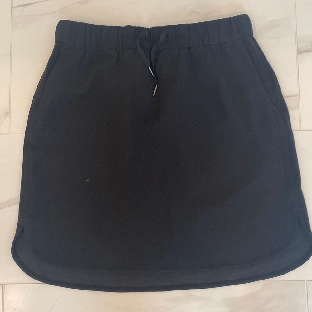 Lululemon skirt Excellent condition Sz 12